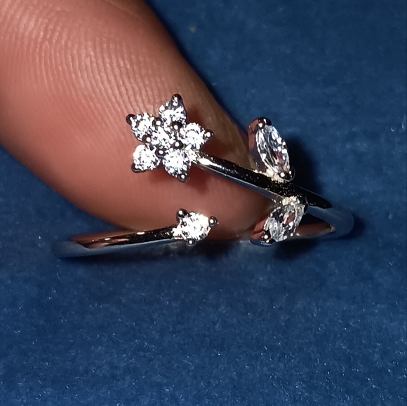 9.25 sterling silver size 8 flower adjustable ring - Picture 4 of 7